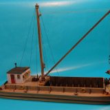 Sea Port kit: H130  73' Open Barge w/Cabin, Mast & Boom Kit - HO Scale - L: 10" W: 3 1/2" - Image 9