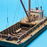 Sea Port kit: H130  73' Open Barge w/Cabin, Mast & Boom Kit - HO Scale - L: 10" W: 3 1/2" - Image 2