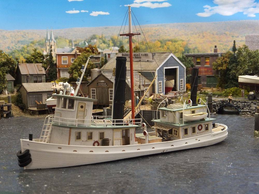 Web 2 H141W HO Menhaden on the diorama 004