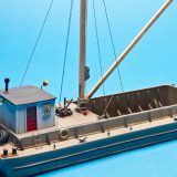 Sea Port kit: H130  73' Open Barge w/Cabin, Mast & Boom Kit - HO Scale - L: 10" W: 3 1/2" - Image 3