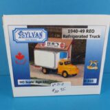 V-310 1940-49 REO  "Reefer" Refrigerated Truck - HO Scale - Sylvan - - Image 2