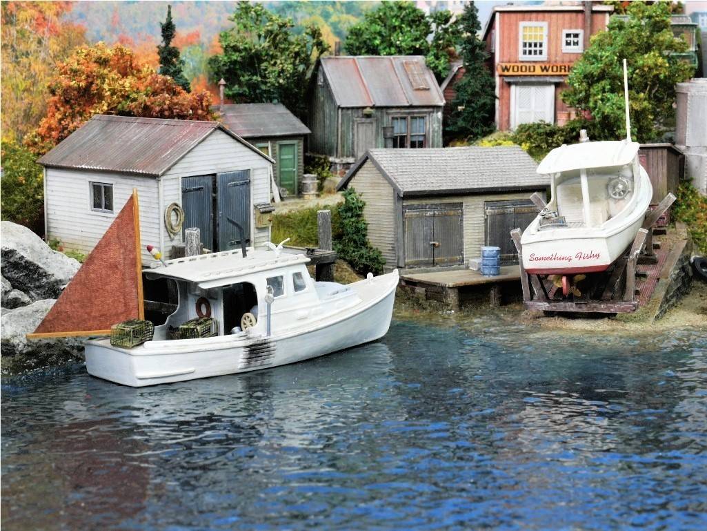 H128-4 and H132-1 on rails - diorama