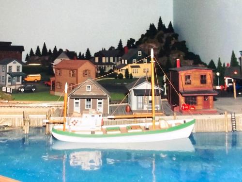 Augie Brignardello H115 Sardine Carrier