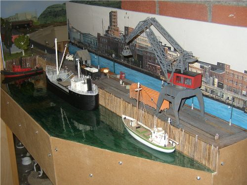 Building the H115 HO Sardine Carrier