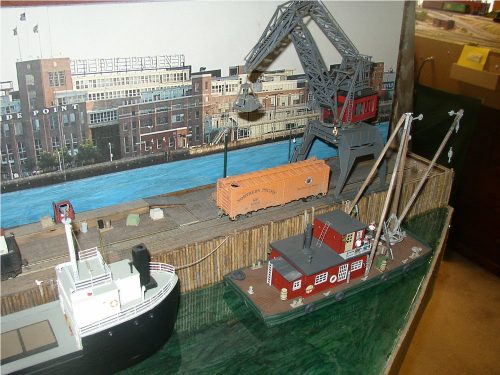 Building the H129 HO Derrick Barge