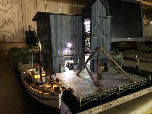 H112 HO Islander kit - Night shot/with lighting