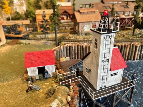 Josh-Hall-Dog-Bar-Lighthouse-on-his-Silvercloud-Timber-Mining-Co.-RR-layout-3