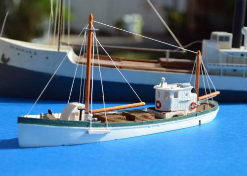 Michael Ontko builds the H114 N scale sardine carrier